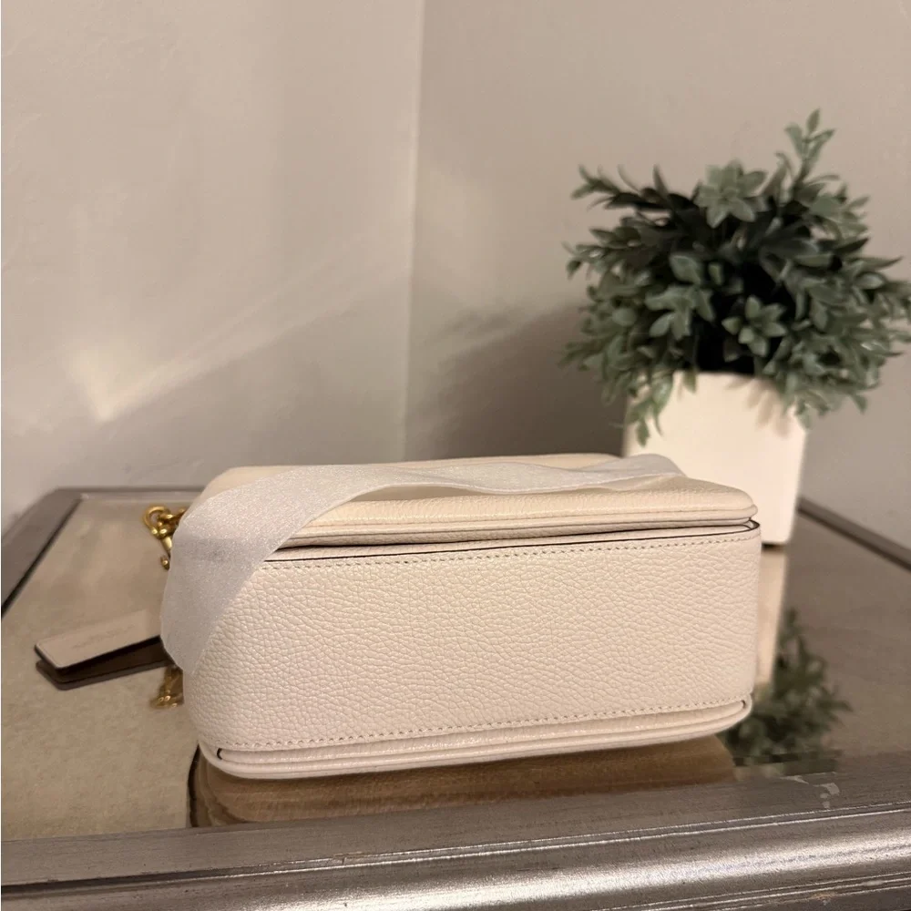 Cassie Crossbody Bag 19 New without Tags - Picture 3 of 13